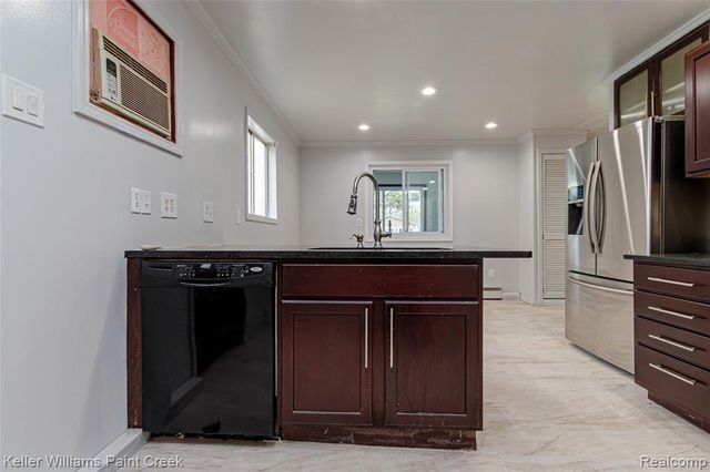 27425 Townley Street, Madison Heights, MI 48071