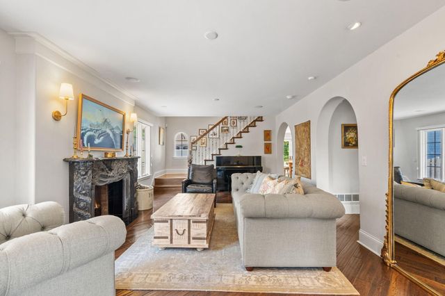 219 Chicago Avenue N, Wayzata, MN 55391