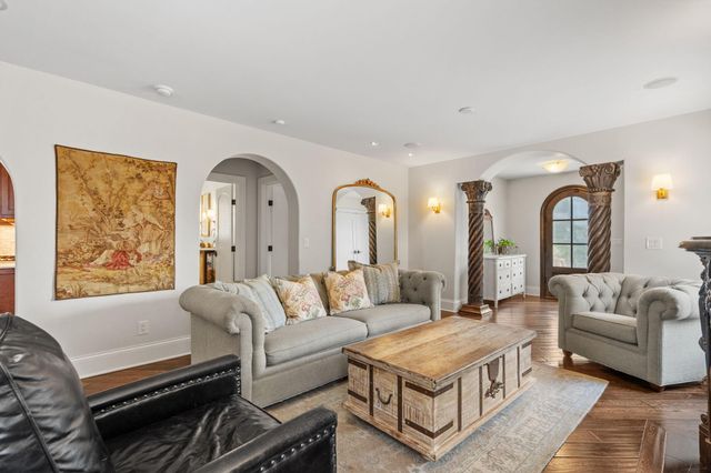 219 Chicago Avenue N, Wayzata, MN 55391