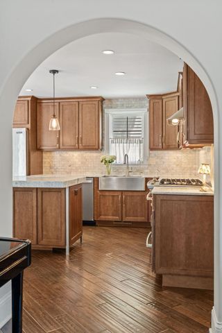 219 Chicago Avenue N, Wayzata, MN 55391