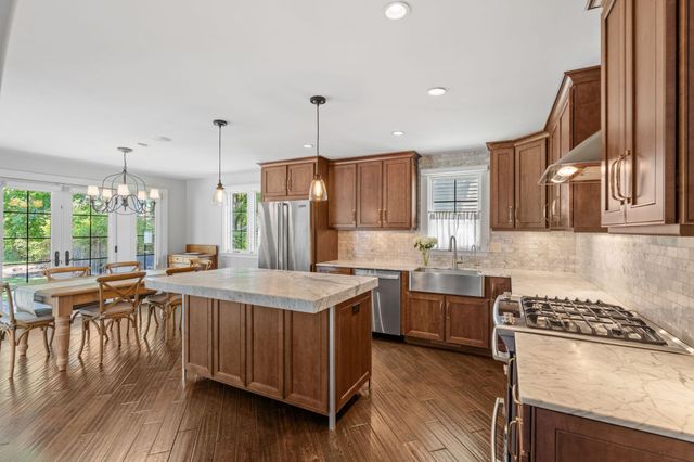 219 Chicago Avenue N, Wayzata, MN 55391