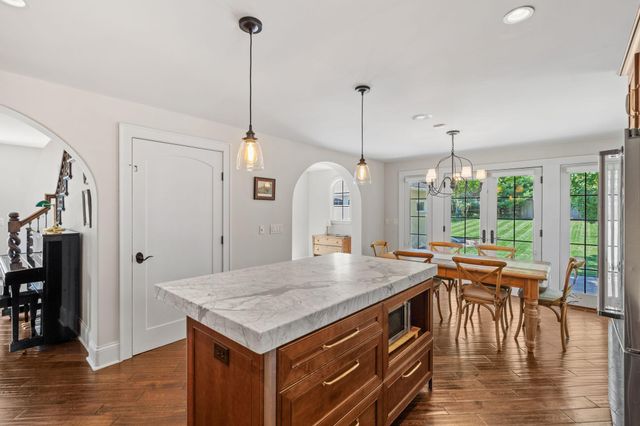 219 Chicago Avenue N, Wayzata, MN 55391