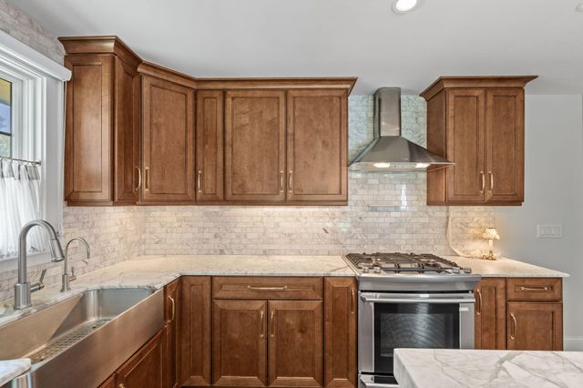 219 Chicago Avenue N, Wayzata, MN 55391