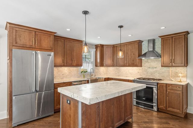219 Chicago Avenue N, Wayzata, MN 55391