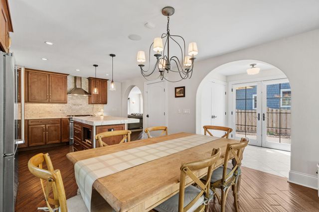 219 Chicago Avenue N, Wayzata, MN 55391