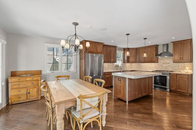 219 Chicago Avenue N, Wayzata, MN 55391