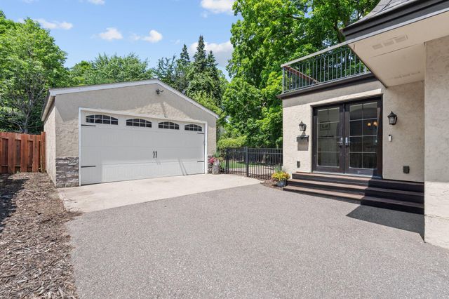 219 Chicago Avenue N, Wayzata, MN 55391