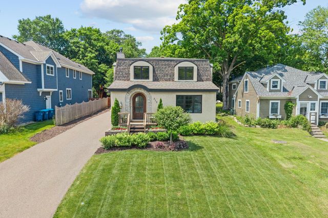 219 Chicago Avenue N, Wayzata, MN 55391