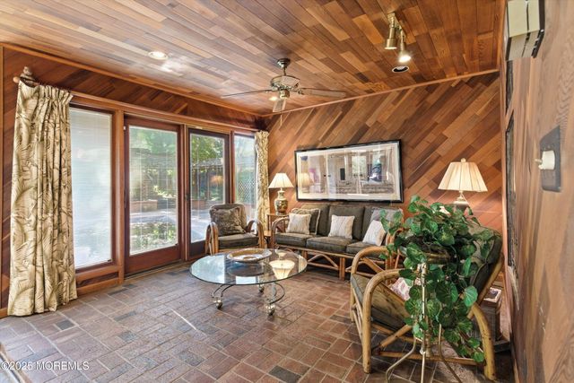 8 Glenwood Drive, Tinton Falls, NJ 07724