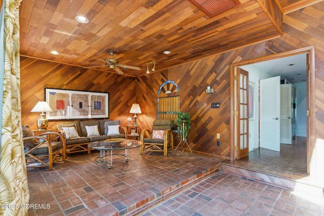 8 Glenwood Drive, Tinton Falls, NJ 07724