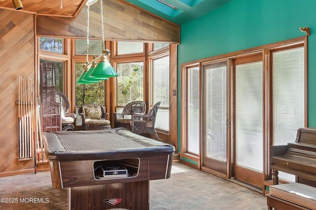 8 Glenwood Drive, Tinton Falls, NJ 07724