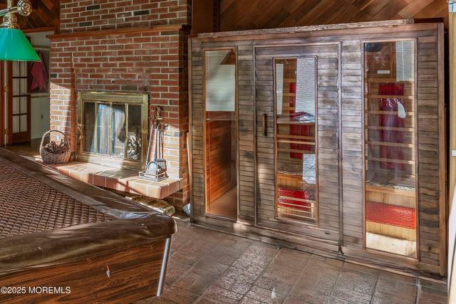 8 Glenwood Drive, Tinton Falls, NJ 07724