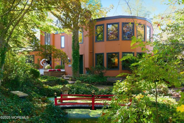 8 Glenwood Drive, Tinton Falls, NJ 07724