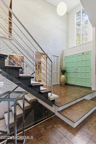 8 Glenwood Drive, Tinton Falls, NJ 07724