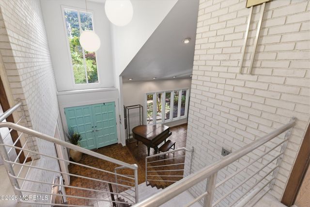 8 Glenwood Drive, Tinton Falls, NJ 07724