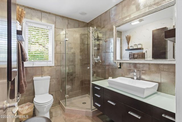 8 Glenwood Drive, Tinton Falls, NJ 07724