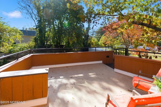 8 Glenwood Drive, Tinton Falls, NJ 07724