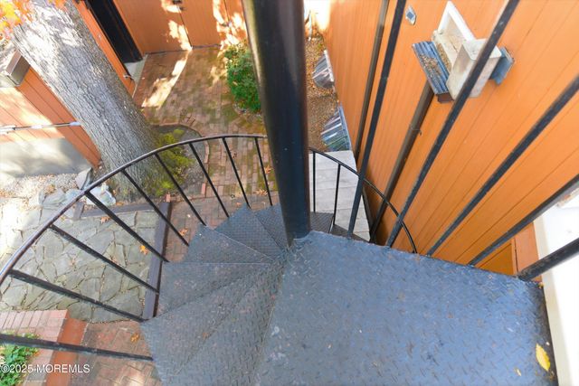 8 Glenwood Drive, Tinton Falls, NJ 07724