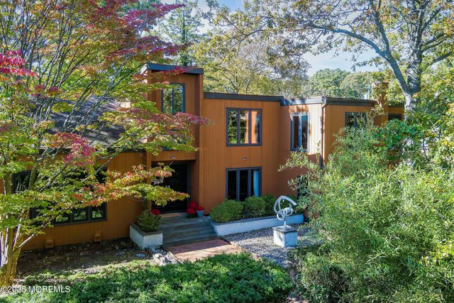 8 Glenwood Drive, Tinton Falls, NJ 07724