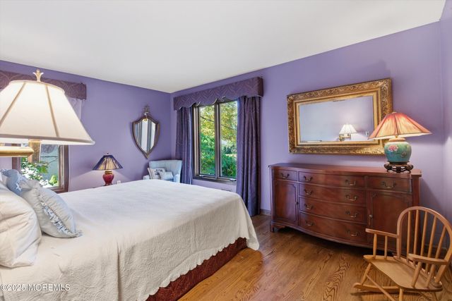 8 Glenwood Drive, Tinton Falls, NJ 07724