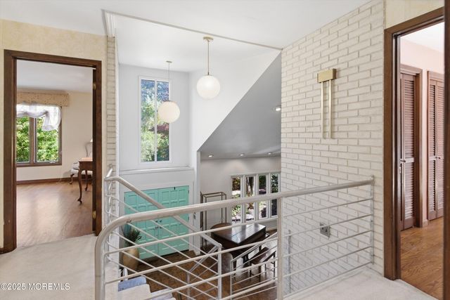 8 Glenwood Drive, Tinton Falls, NJ 07724