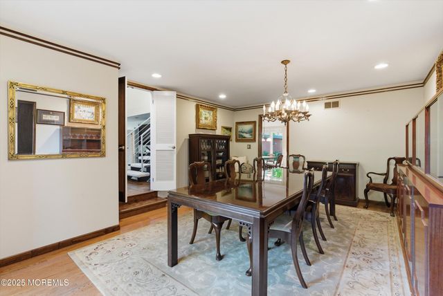 8 Glenwood Drive, Tinton Falls, NJ 07724