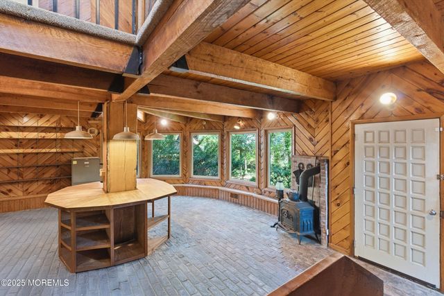 8 Glenwood Drive, Tinton Falls, NJ 07724