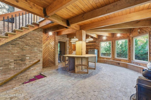 8 Glenwood Drive, Tinton Falls, NJ 07724