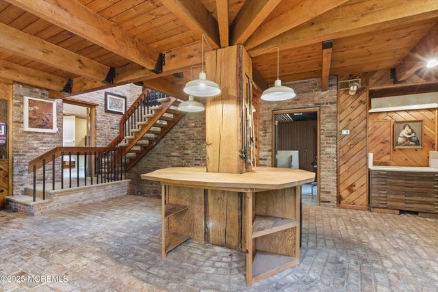 8 Glenwood Drive, Tinton Falls, NJ 07724