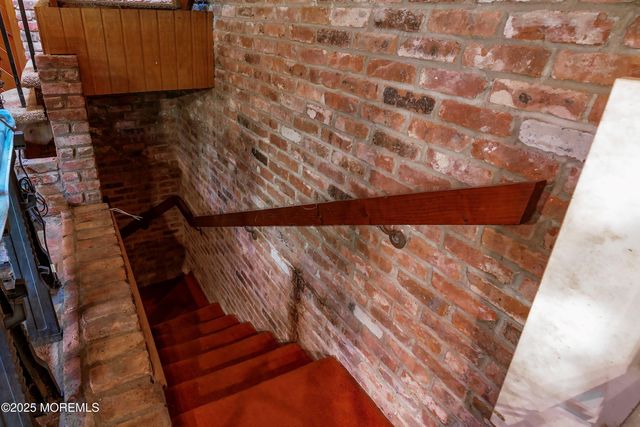 8 Glenwood Drive, Tinton Falls, NJ 07724