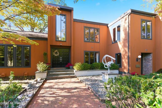 8 Glenwood Drive, Tinton Falls, NJ 07724