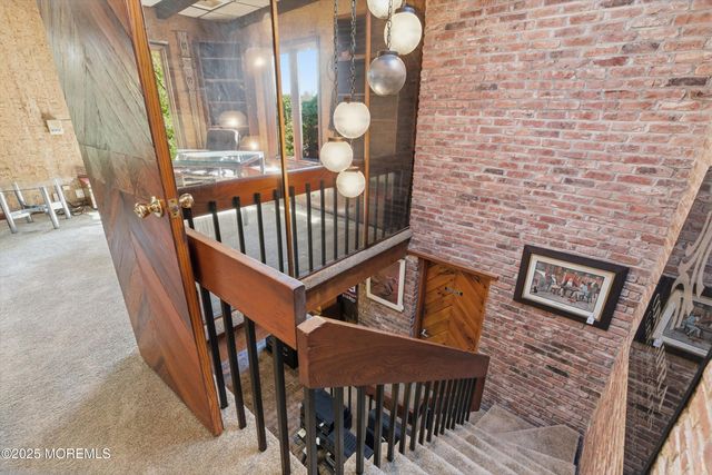 8 Glenwood Drive, Tinton Falls, NJ 07724