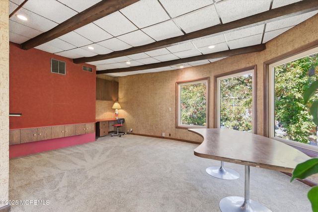 8 Glenwood Drive, Tinton Falls, NJ 07724