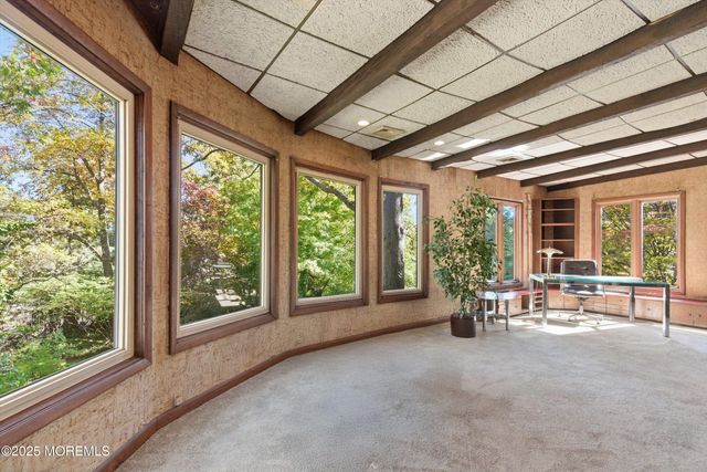 8 Glenwood Drive, Tinton Falls, NJ 07724