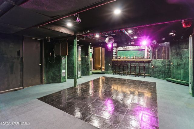 8 Glenwood Drive, Tinton Falls, NJ 07724