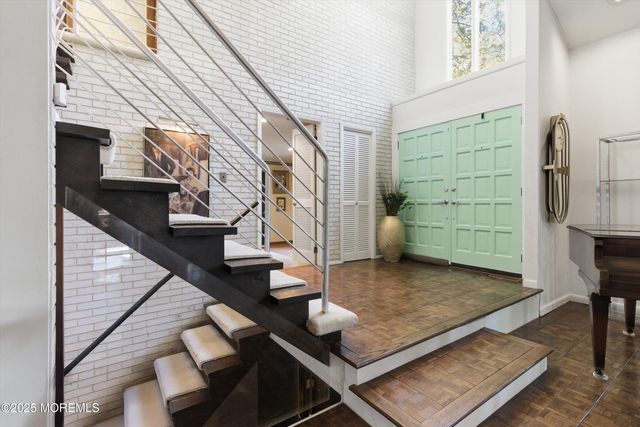 8 Glenwood Drive, Tinton Falls, NJ 07724