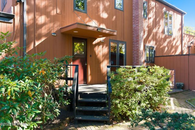 8 Glenwood Drive, Tinton Falls, NJ 07724