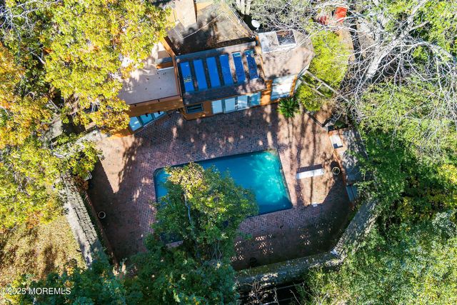 8 Glenwood Drive, Tinton Falls, NJ 07724