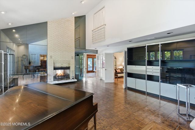 8 Glenwood Drive, Tinton Falls, NJ 07724