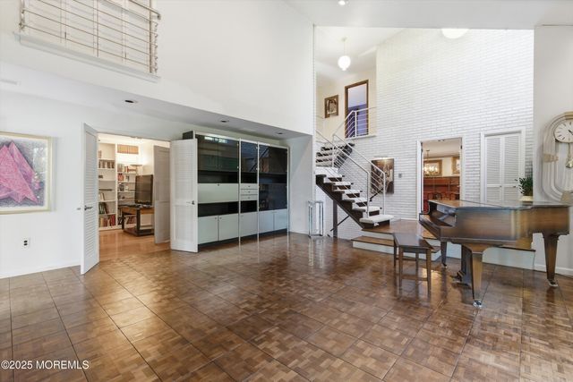 8 Glenwood Drive, Tinton Falls, NJ 07724