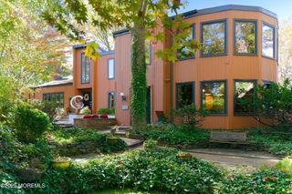 8 Glenwood Drive, Tinton Falls, NJ 07724