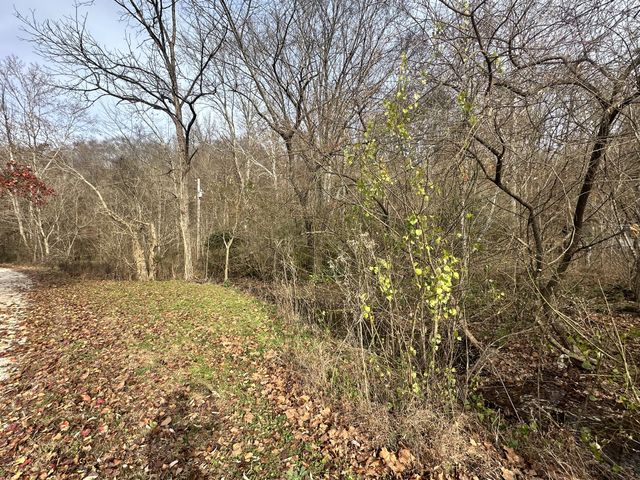 210 Trotter Rd, Waverly, TN 37185