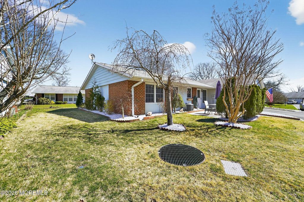 1263B Hamilton Court, Lakewood, NJ 08701