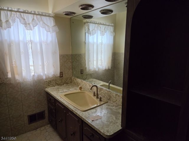 77 Columbia Ave, Nutley Twp., NJ 07110