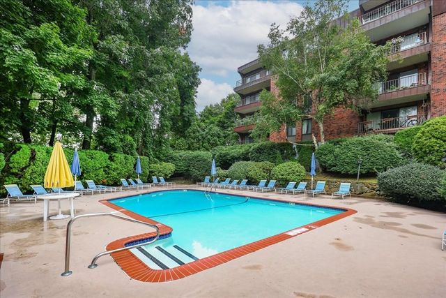 1006 Paradise Road 2-A, Swampscott, MA 01907