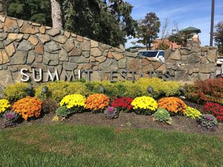 1006 Paradise Road 2-A, Swampscott, MA 01907