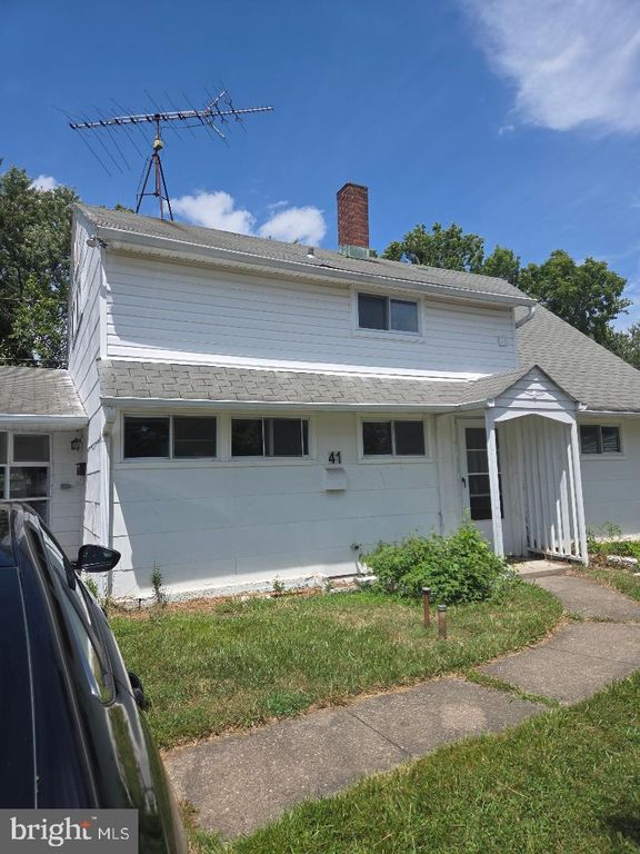 41 WHITEWOOD DR, LEVITTOWN, PA 19057 — exterior