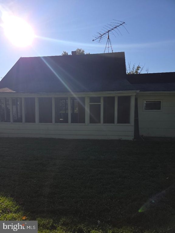 41 WHITEWOOD DR, LEVITTOWN, PA 19057 — photo 2