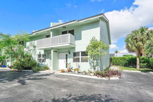 1968 NE 3rd Street 1, Deerfield Beach, FL 33441