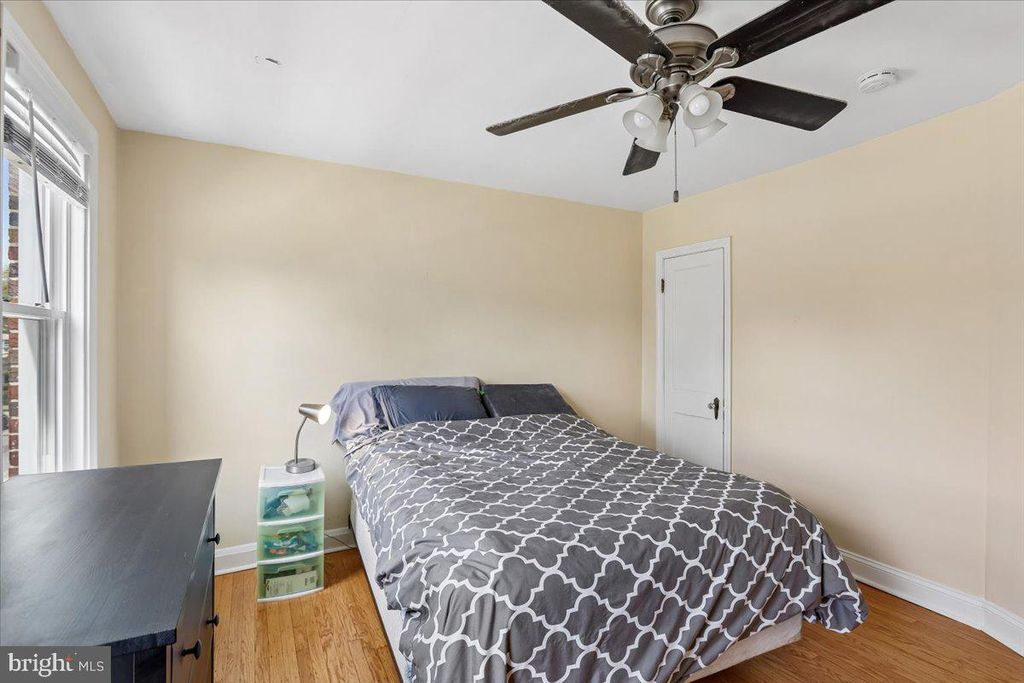 Image 16 of property listing at 33 NUNNERY LN, Catonsville, MD 21228